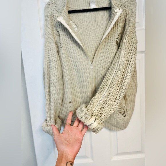 Main Strip cream oversized distressed zipper cardigan; ONESIZE;perfect condition - Picture 4 of 7